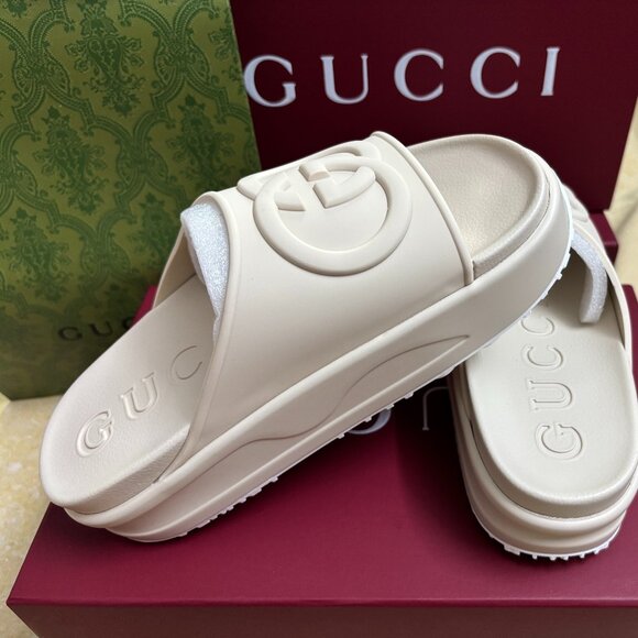 New! Gucci Interlocking G Platform Soft Rubber Slide Sandals - Picture 3 of 6